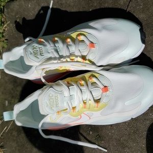 NIKE Air Max React 270